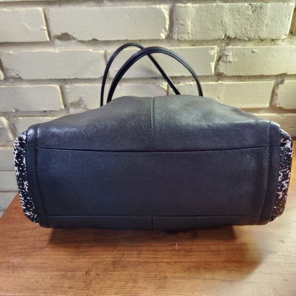 Like New Coach Phoebe BLack & White Python Shoulder Bag Purse - Picture 8 of 14